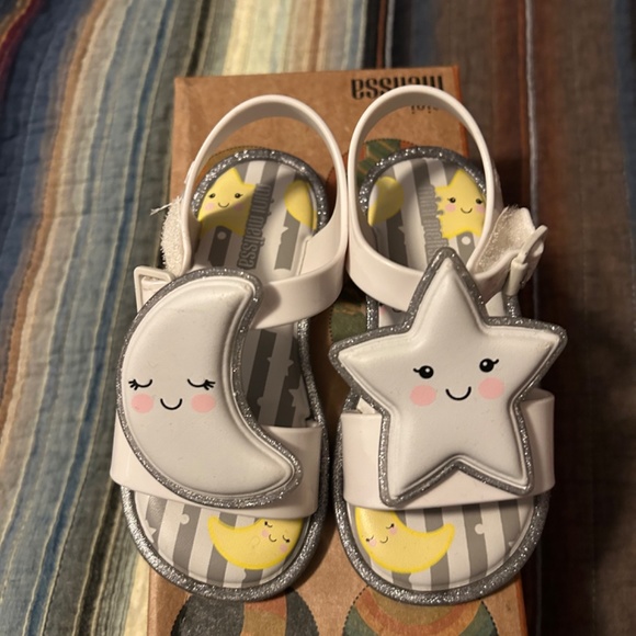 Mini Melissa Toddler size 8 - Picture 3 of 3